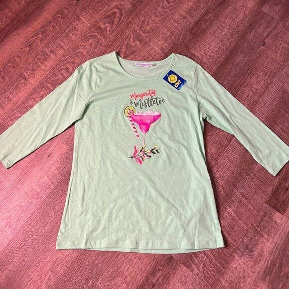 Kiwi Fresh Christmas Margaritas and Mistletoe Top-Size Medium Petite - Picture 1 of 5